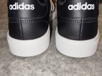 Нові кросівки Adidas 46р.