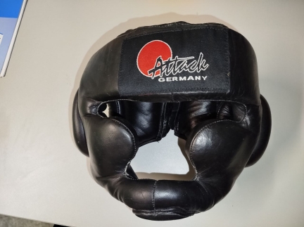 Шолом боксерський новий