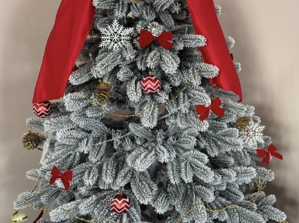 Засніжена ялинка Версаль