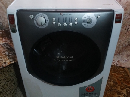Пральна Hotpoint-Ariston.