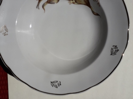 Фарфорові глибокі тарілки однопорційні.