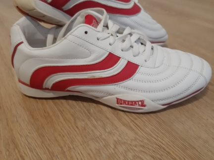 Кросівки чоловічі