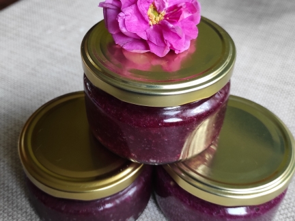 Варення із пелюсток тернової ружі