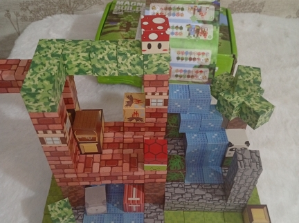 Конструктор Майнкрафт на 150 шт + 2 фігурки.