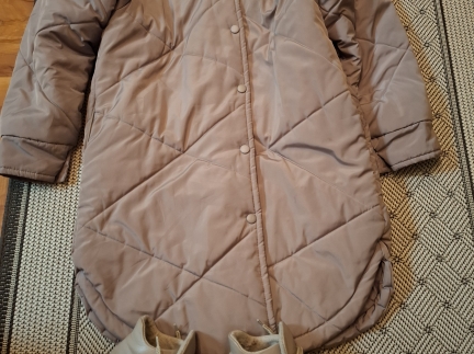 Жіночий одяг та взуття шкіряне