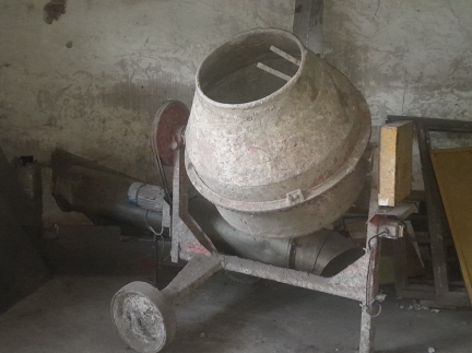 Велика бетономішалка.