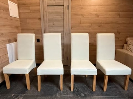 Стільці у прекрасному стані