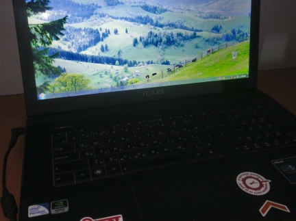 Ноутбук 17-дюймовий Asus X75V