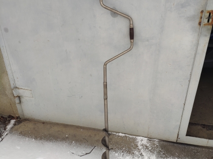 Бур для свердління льоду