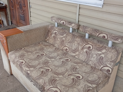 Диван розкладний з тумбою в задовільному стані