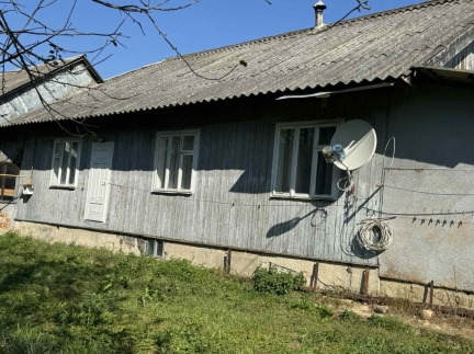 Жилий будинок, Біля річки