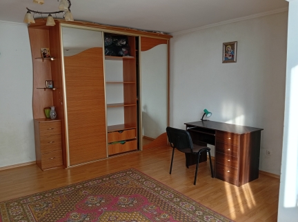 Здається в оренду 2к квартира. Вул. Небесної сотні