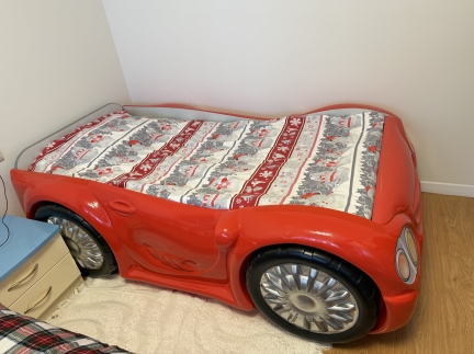 Дитяче ліжко-машина