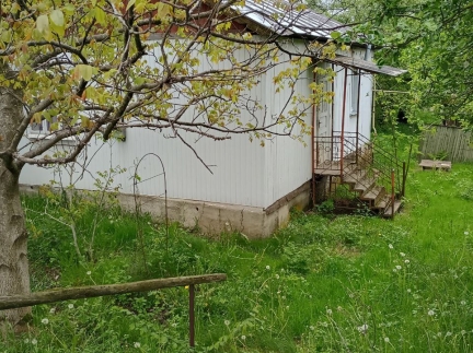 Будинок, Неподалік коледжу