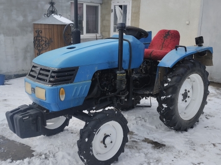 Трактор донфенг 240
