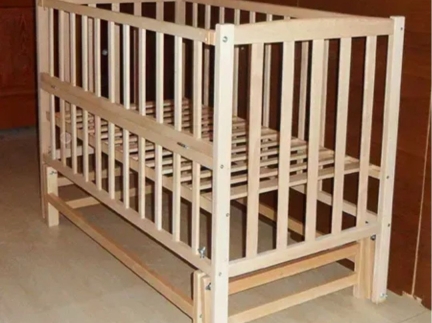 Дитяче ліжко і ортопедичний матрас