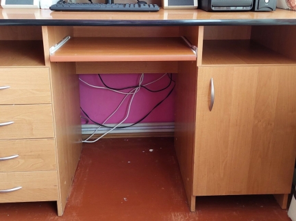 Стіл комп'ютерний