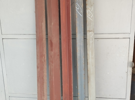 Стовпчики огорожі