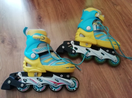 Ковзани роликові.