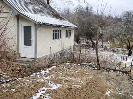 Дача з будинком