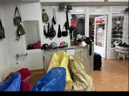 Обладнання  для магазину одягу