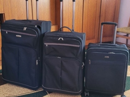 Сумки дорожні валізи 3 штуки по 500 гривень