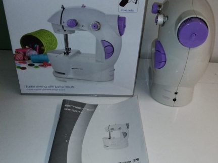 Міні швейна машинка Emerio — для початківців