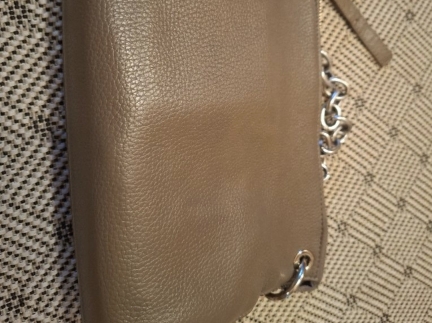 Сумки жіночі шкіряні.