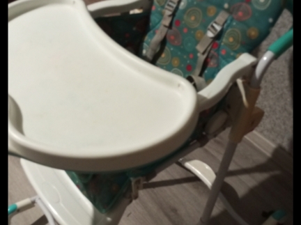 Столик для годуванння