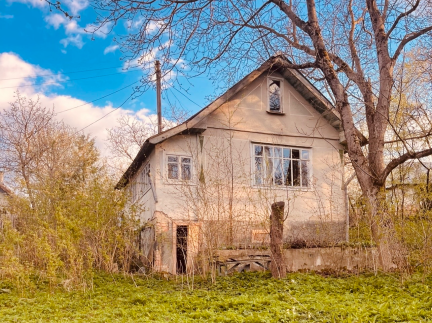 Дача з будинком