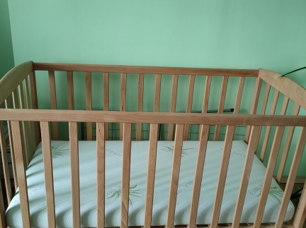 Нове дитяче ліжечко з матрацом