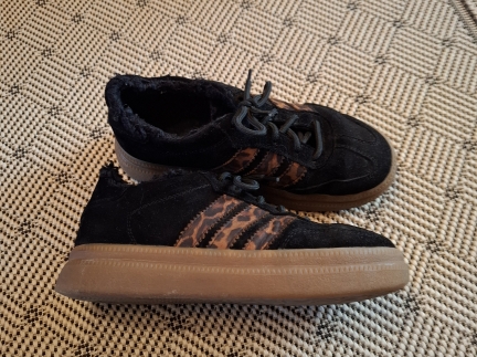 Одяг для дівчинки