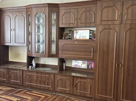 Велика класична дерев'яна стінка 450 см.