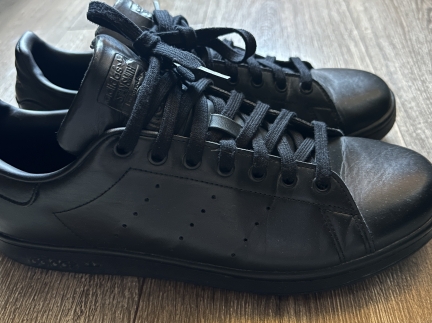 Adidas Stan Smith у кольорі чорний шкіра