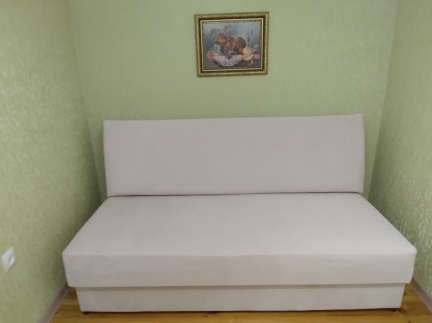 Диван (перетягнутий новою тканиною)