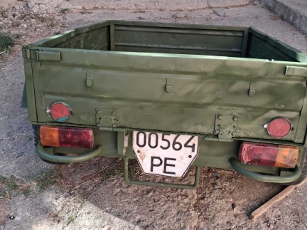 Прицеп до легкового автомобіля.