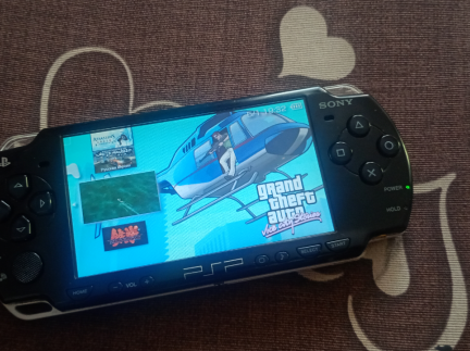 Sony PSP 2000 (PSP-2001) + комплект ігор, адаптер