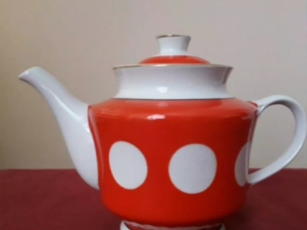 Фарфоровий чайник 2.5л