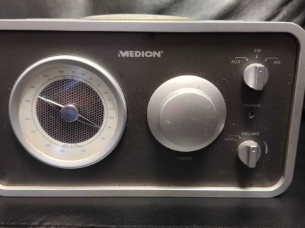 Радіоприймач в ретро стилі Medion MD 81342