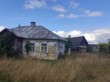 Земельна ділянка з будинком
